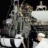 Imagem da nave Voyager 2 da NASA sendo atualizada por engenheiros, simbolizando a exploração espacial e inovação tecnológica.